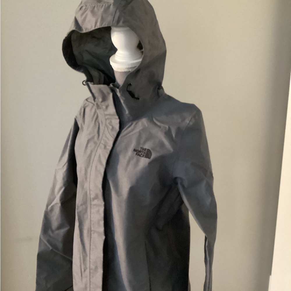 The North Face Venture Charcoal Hooded Rain / Wind Jacket. Size small